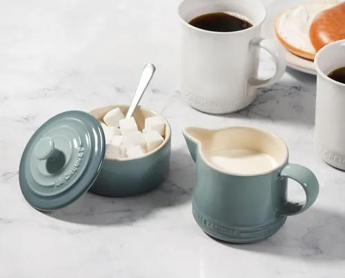 Vista 5 de Le Creuset Stoneware Signature, Artichaut Cream & Sugar Set, Crema: 10.1 fl oz, Azúcar: 8oz