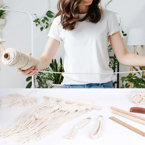 Vista 5 de INFUNLY Kit de macramé 8 en 1 todo en uno para adultos principiantes, adornos para colgar en la pared de macramé blanco para decoración, kits
