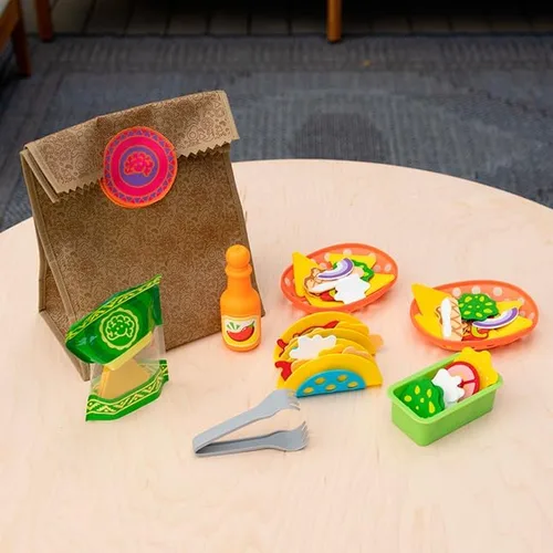 Vista 5 de Fat Brain Toys Pretendables Nacho Set - Juego de simulación con almacenamiento, a partir de 3 años