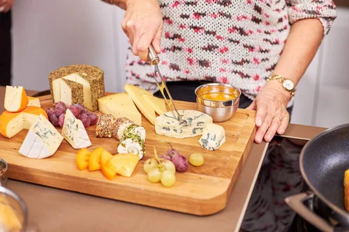 Vista 3 de Rösle Cuchillo de queso de acero inoxidable, 11 pulgadas