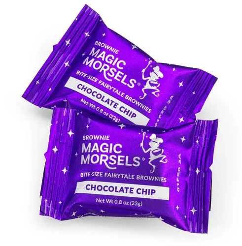 Vista 3 de Fairytale Brownies Birthday Magic Morsel 24 - Cesta de regalo de comida de chocolate gourmet envuelta individualmente, brownies de 1.5 x 1.5