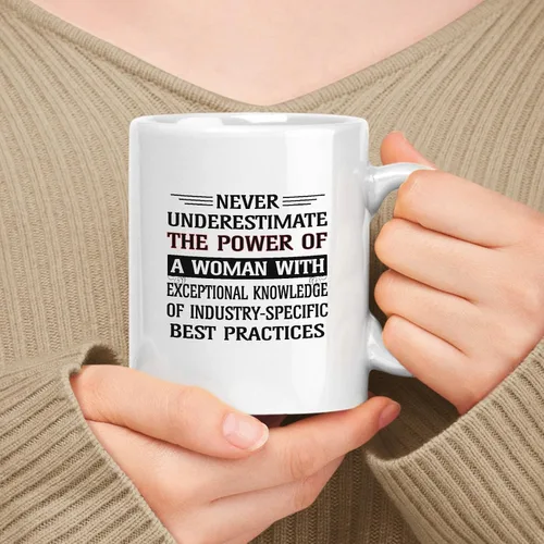 Vista 168 de Taza de cerámica blanca de 11 oz de regalo para mujer, nunca subestimes el poder de la mujer con talento para un diseño de software escalable