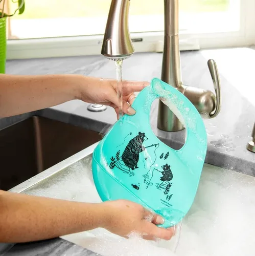 Vista 6 de MODERN-TWIST Bucket-Bib - Babero de silicona para bebé, sin BPA, flexible, apto para lavavajillas, panda rojo, paquete de 1