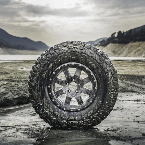 Vista 9 de BFGoodrich Mud Terrain T/A KM3 - Neumático radial para automóvil para camiones ligeros, SUV y crossovers, 33x12.50R20/E 114Q