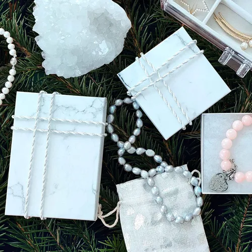 Vista 4 de TheDisplayGuys - Caja de regalo de papel de cartón, relleno de algodón, 100 unidades, color blanco mármol, Algodón Papel