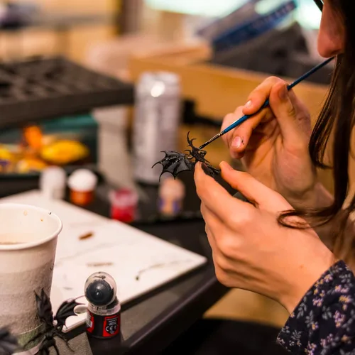 Vista 5 de Testors Cement Plastic Model Glue Adhesive 2-Pack, 6 Fine Detail Miniatures Paint Brushes, Precision Crafting Knife with Extra Blades and Tips