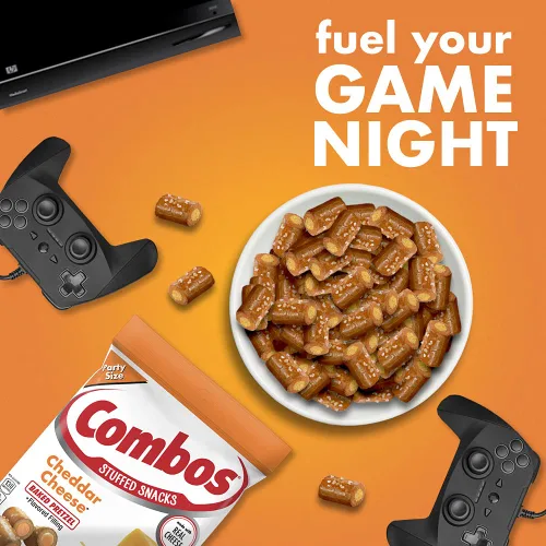 Vista 6 de Combos Bocadillos de pretzel horneados con queso cheddar, 13.5 onzas, bolsa, 13.5 onzas