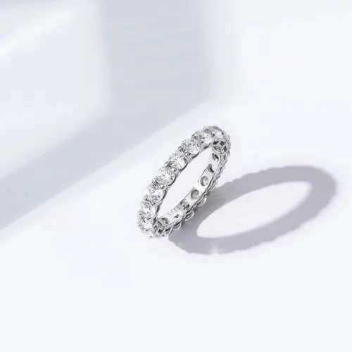 Vista 7 de Tienda Essentials Anillo de plata de ley chapada en platino o oro con circonita cúbica redonda de elementos infinitos