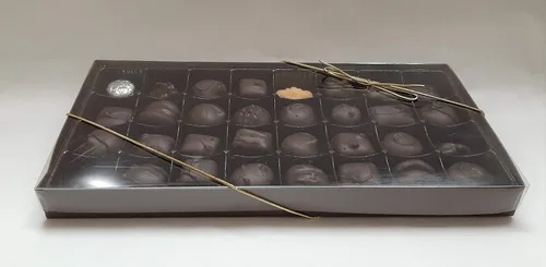 Vista 3 de Oliver's Surtido Chocolates - Chocolate negro, caja de 32 piezas