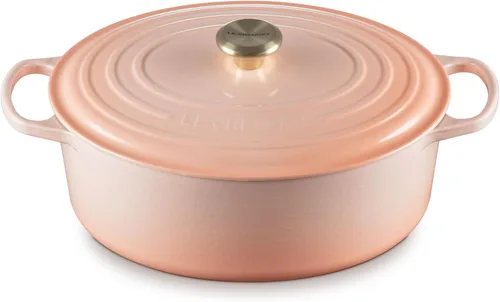 Vista 56 de Le Creuset Horno holandés ovalado Signature de hierro fundido esmaltado, 2.75 cuartos de galón., Blanco