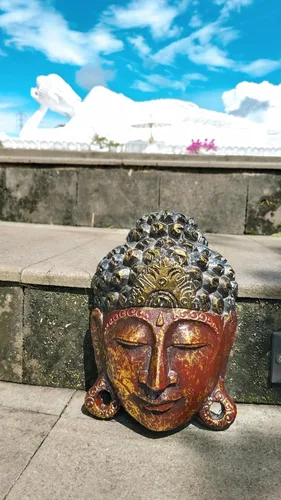 Vista 3 de Máscara de Buda Harmony de oro rojo - Invita la paz y la calma a tu espacio, decoración de pared
