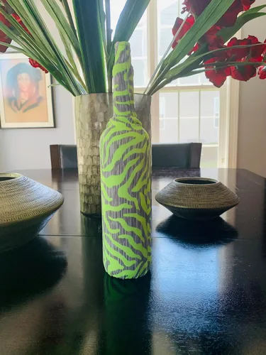 Vista 2 de Wine Sleeve (Green Zebra, Spandex) Bottle Cover/Unique Decor/Washable/Reusable/Unique Gift Idea