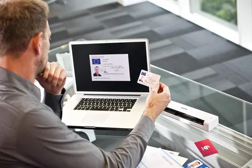 Vista 2 de Escáner portátil Brother DS-720D para páginas a color de doble cara, Blanco