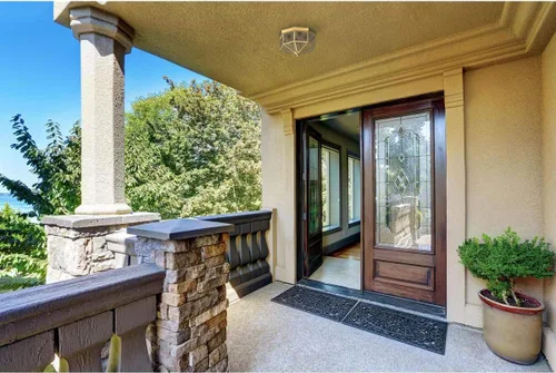 Vista 3 de Vidrio biselado de cuatro luces 11-1/8" cerca del techo