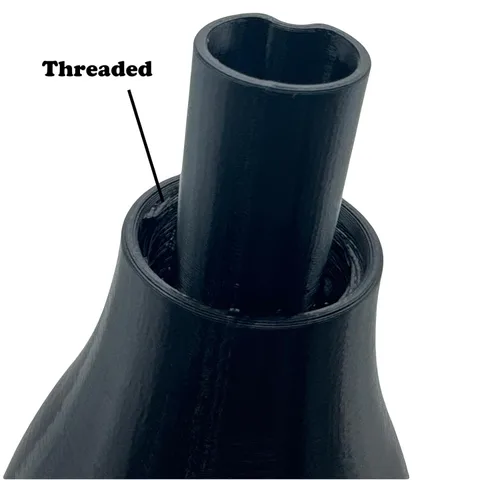 Vista 2 de Embudo roscado de rosca negro para fijar a botellas de soda y spray Vitaminas, Polvos y Líquidos