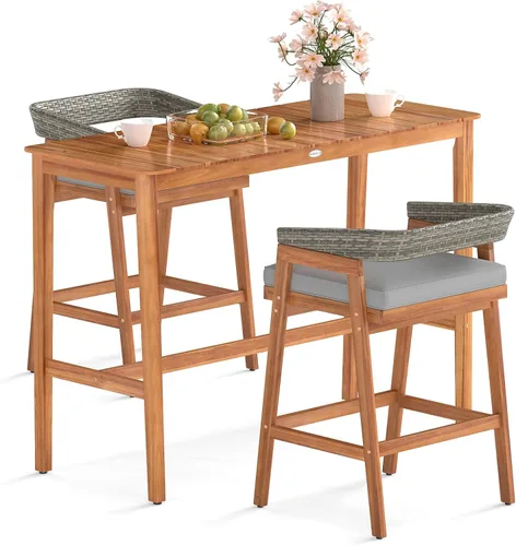 Tangkula Juego de barra de patio de 3 piezas, mesa de madera de acacia para exteriores con 2 taburetes acolchados con respaldo de ratán curvado y
