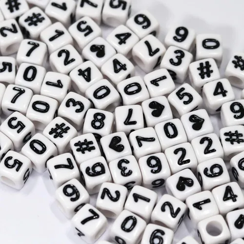 Vista 5 de Melius - 500 piezas de cuentas acrílicas con números para hacer joyas, collares DIY, llaveros, pulseras (6x6 mm cuadradas, blancas)