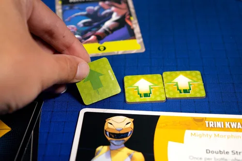 Vista 7 de Renegade Game Studios Power Rangers Heroes of The Grid durante 14 años