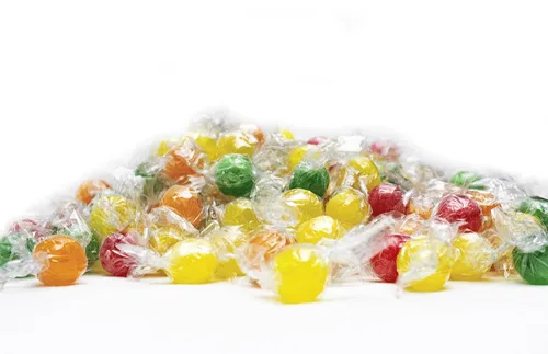 Surtido de caramelos de bolas agrias – Bolsa a granel de 3 libras de dulces duros envueltos individualmente de naranja, limón, fresa, cereza, verde