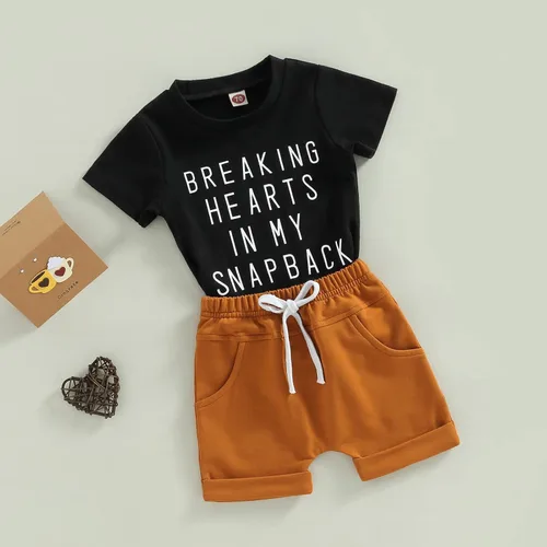 Vista 3 de Juego de 2 piezas, pantalón corto y playera con capucha y bolsillo, conjunto camuflado, para niños y niñas