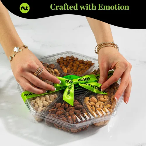 Vista 4 de Canasta de regalo con frutos secos para Navidad y festividades + cinta verde (juego de 7 piezas, 2.2 libras), bandeja preparada de alimentos