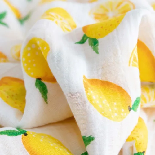 Vista 3 de Little Unicorn Juego de 3 mantas de muselina de algodón con limonada de bayas Juego de 3 100% algodón Supersuave Recién nacidos y bebés