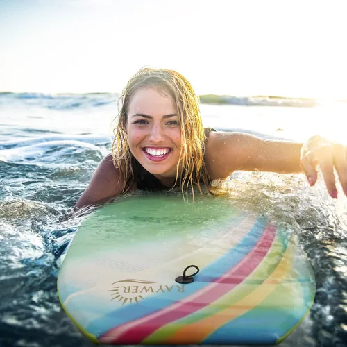 Vista 3 de Tabla de Bodyboard ligera con núcleo EPS, base lisa de HDPE, amarradera y muñequera ajustable, excelente para surfear para niños y adultos