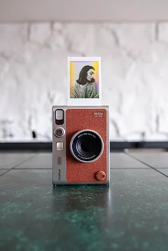 Vista 7 de Fujifilm Mini EVO Hybrid Camera (marrón) Paquete de cámara instantánea con 40 hojas de película instantánea + tarjeta de memoria microSD de 32 GB +