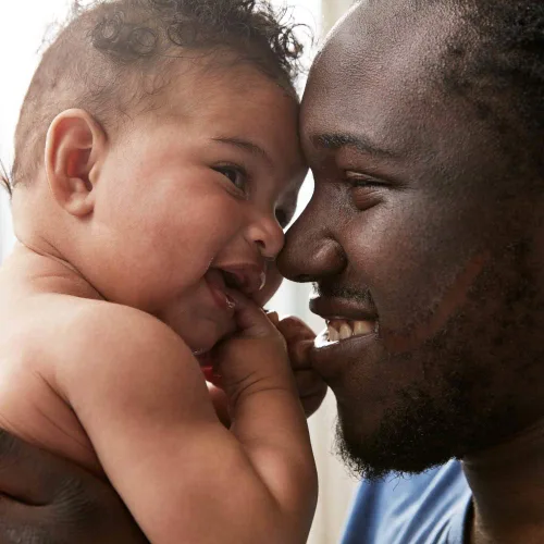 Vista 5 de Johnson's Loción corporal hidratante para bebé con extracto de vainilla y avena para piel seca, 27.1 onzas líquidas