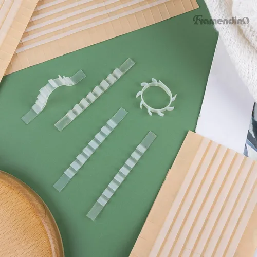 Vista 7 de Framendino, Paquete de 100 agarraderas de goma antideslizantes transparentes adhesivas para ropa con aletas