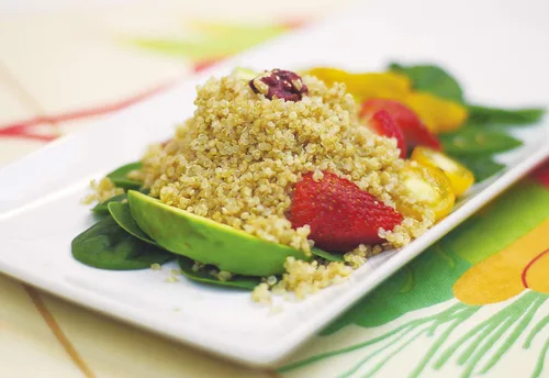 Vista 4 de Grano entero orgánico rojo de quinua real sin OMG sin gluten a granel (1 libra)