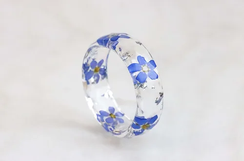 Vista 2 de Resin Ring with Real Pressed Forget-Me-Not Flowers Inside, Nature Inspired Jewelry, Resin Art, Floral Band