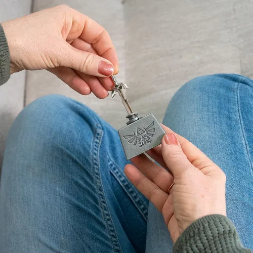 Vista 4 de BePuzzled, Legend of Zelda Master Sword Hanayama Brain Teaser, Mensa nivel 6, para edades de 12 años en adelante