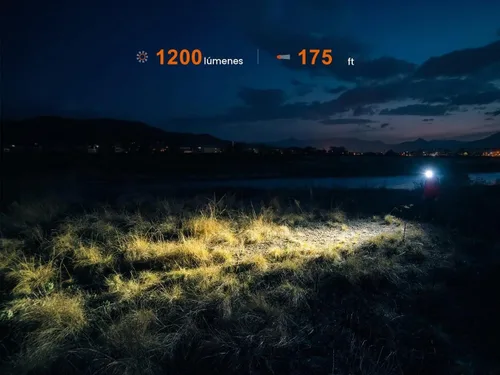 Vista 3 de Fenix HM55R linterna frontal recargable, foco de 1200 lúmenes y luz roja, ligera, larga duración, carga USB, impermeable para acampar, hacer Nebular