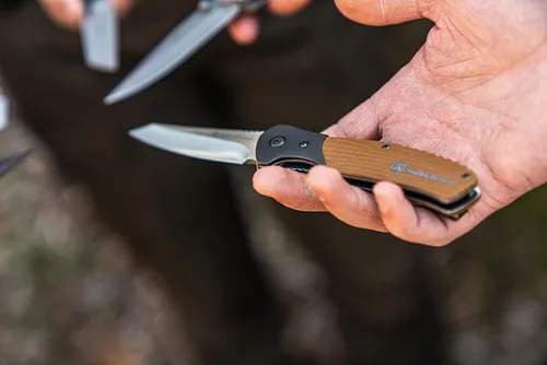 Vista 2 de Smith & Wesson Stave 7.75in High Carbon S.S. Ultra Glide Folding Knife with 3.25in Clip Point Blade and Stainless/G10 Handle for Outdoor