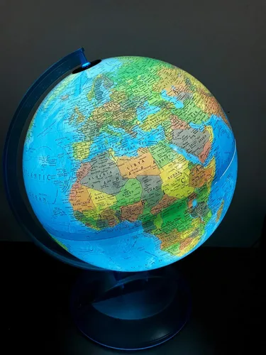 Vista 5 de Globo iluminado Lisbon de 10 pulgadas de diámetro, cartografía de Estados Unidos con base de plástico resistente y bola de globo oceánico azul.