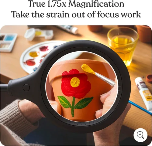 Vista 4 de Brightech LightView Pro Flex 2 en 1: Lámpara de escritorio de aumento, lupa de luz ajustable de 1.75x, con luz para manualidades, lectura, trabajo