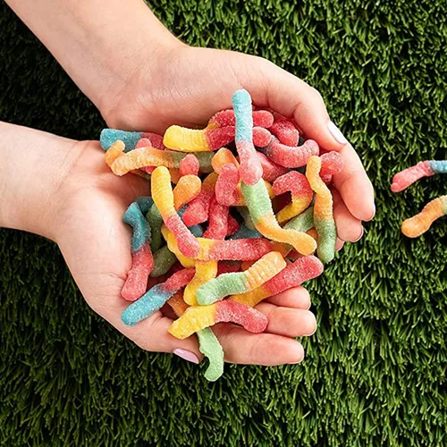 Vista 7 de Trolli Sour Brite Crawlers - Gusanos de gomita de 5 libras, bolsa de caramelos a granel (6 unidades)