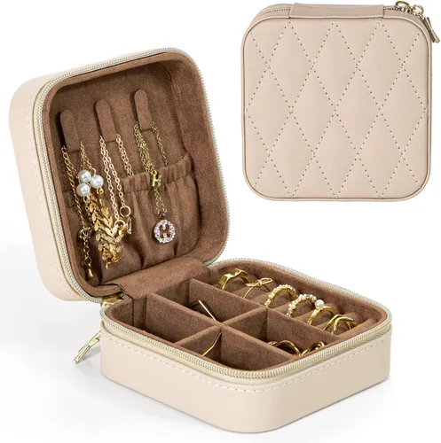 KAMIER Joyeros pequeños para mujer Joyero portátil de viaje Caja organizadora de joyas de piel sintética para aretes, anillos, collares (beige)