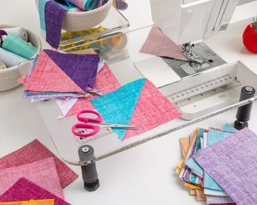 Vista 6 de Connecting Threads Kit de edredón para principiantes (40.5 x 56.5 pulgadas), triángulo medio cuadrado divertido (tono cambray)