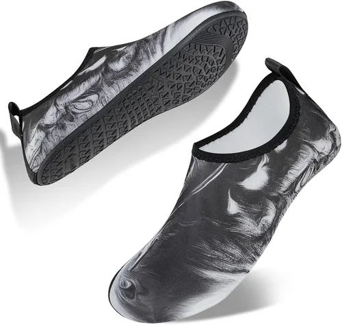IceUnicorn Zapatos de agua de secado rápido para natación, calcetines descalzos para mujeres y hombres