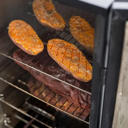 Vista 11 de Masterbuilt® Ahumador eléctrico vertical para barbacoa de 30 pulgadas con control de temperatura analógico, estantes cromados para ahumar y 535