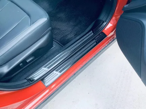 Vista 5 de Accesorios de automóvil compatibles con Subaru Crosstrek 2023 2024, placa interior del umbral de la puerta, cubierta protectora de arañazos, marco