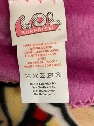 Vista 3 de The Snuggle is Real Surprise Doll - Manta de forro polar suave (Run The World)