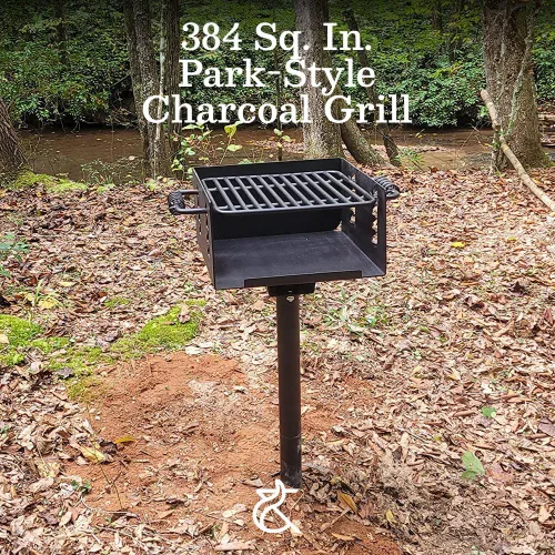 Vista 2 de Parrilla de carbón estilo parque de 384 pulgadas cuadradas Ash & Ember, parrilla de barbacoa de poste único con base atornillada, altura de rejilla