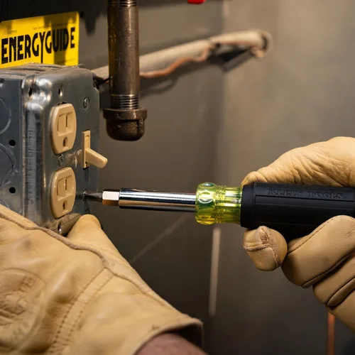 Vista 6 de Klein Tools 32500SDKIT Juego de destornilladores y tuercas multipuntas con asas de agarre acolchado, incluye controladores electrónicos rechonchos