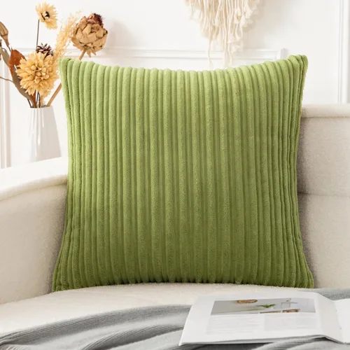 Vista 8 de UGASA - Fundas de almohada decorativas de terciopelo suave y sólidas de Navidad para sala de estar/sofá, 16 x 16 pulgadas, 2 unidades, color burdeos