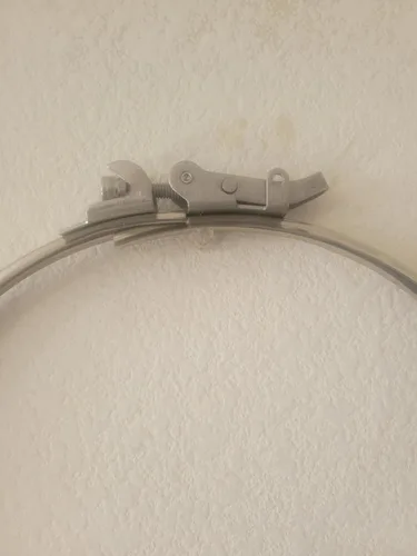 Vista 2 de Banda de bloqueo" para tubo de chimenea Shasta Vent 6