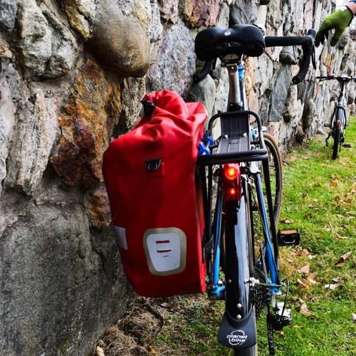 Vista 6 de Planet Bike Superflash 65 - Luz trasera para bicicleta, color rojo y negro