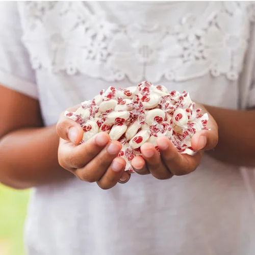 Vista 6 de Caramelo duro de coco, paquete a granel de 2 libras (alrededor de 170 unidades) - Gotas rellenas envueltas individualmente